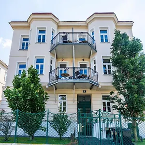 Imperial Schonbrunn Apartman